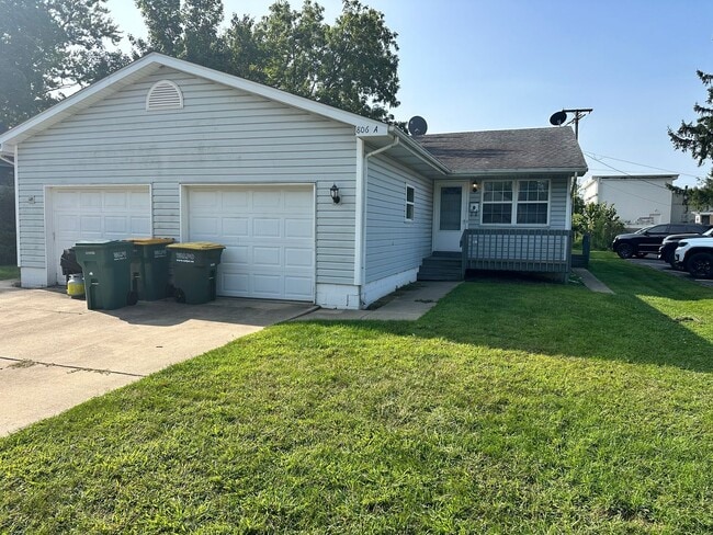 Building Photo - 806 Jefferson Unit A