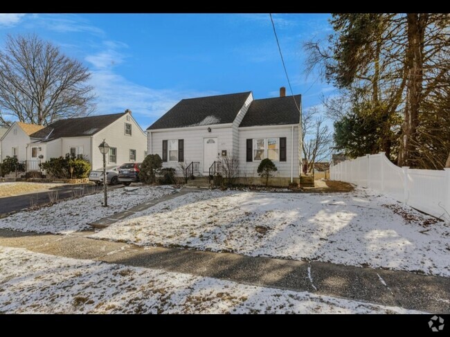 Building Photo - 645 Burnsford Ave Rental