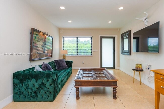 Photo - 2925 NW 11th Ave Unidad Front