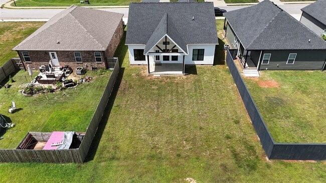 1184 County House Ln