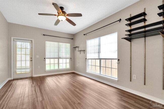 Photo - 208 Wildflower Ln