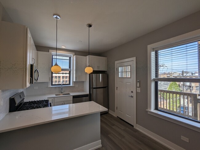 Photo - 3935 N Janssen Ave