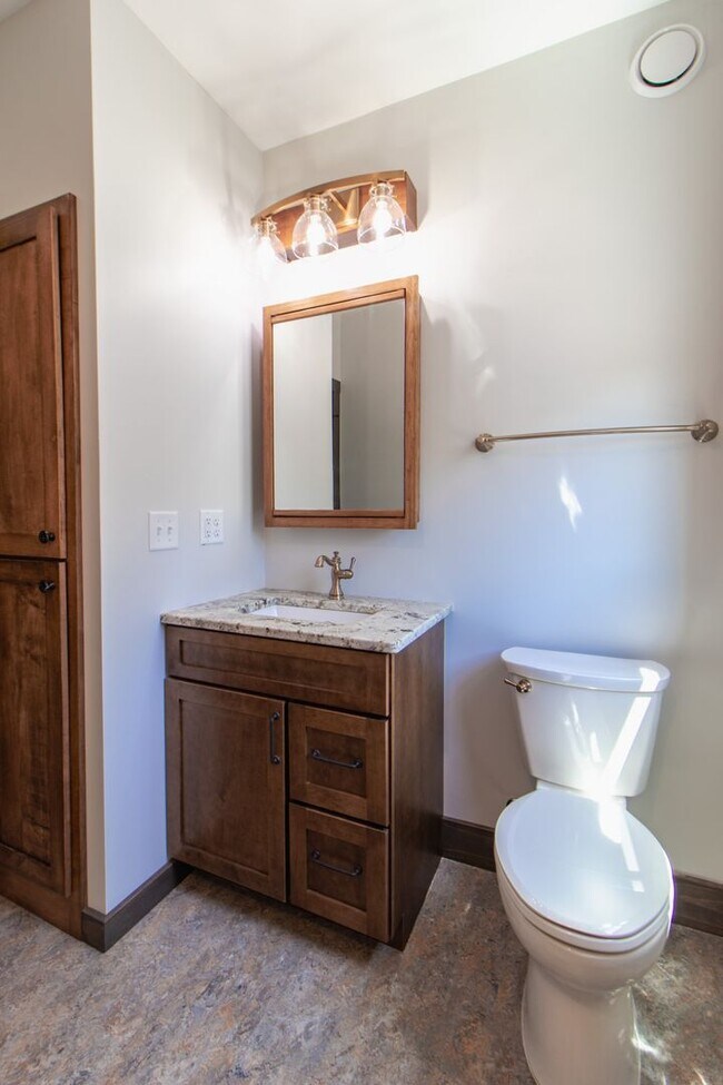 Photo - AVAILABLE AUGUST - Beautifully Renovated 2 bed/1bath Home on PARK POINT Unit 2