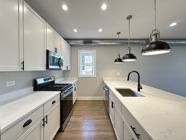 Photo - 2641 W Carmen Ave Unidad 4