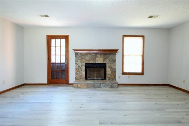 Photo - 585 Wayside Dr