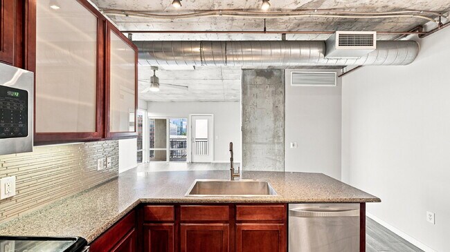 $2,820.95- 2 bed, 1 bath Condo in the heart of Denver with In Unit Laundry!