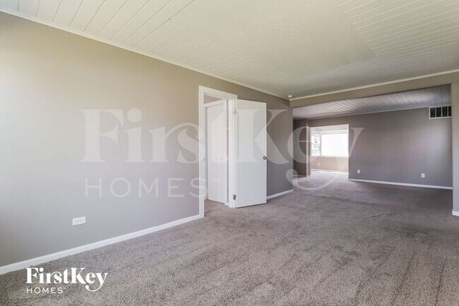 Photo - 446 Barron St