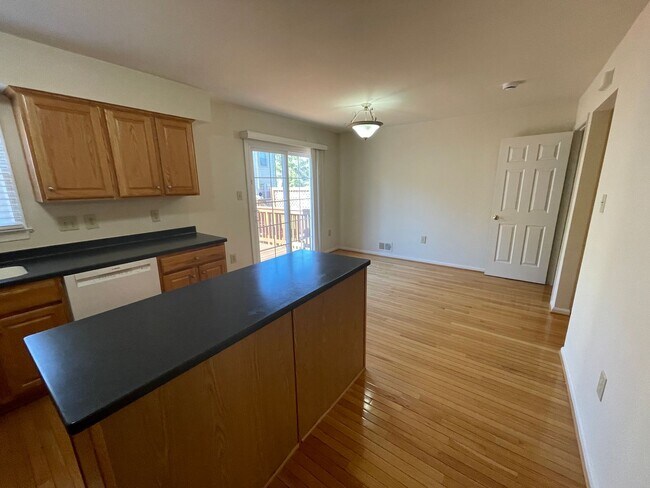 Photo - Luxurious And Spacious 3 Bed 2 Bath Brick Townhouse In Tysons Station