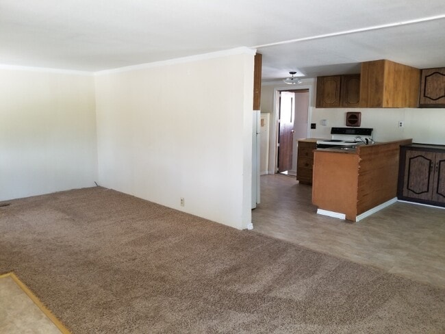 Photo - 122 W Front St