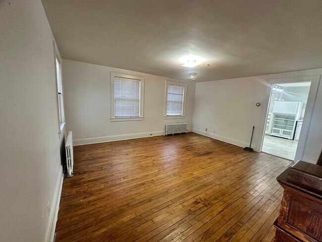 Photo - 1370 Raritan Rd