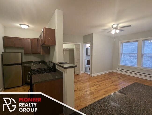 Photo - 515 W Melrose St Unit 3