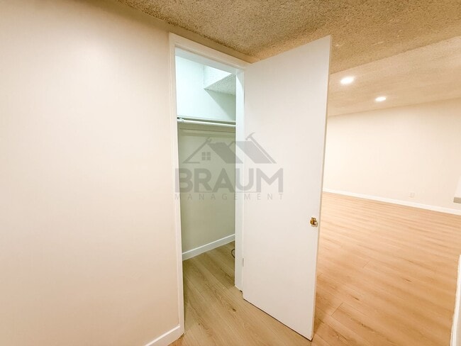 Photo - 6041 Whitsett Ave Unit 106