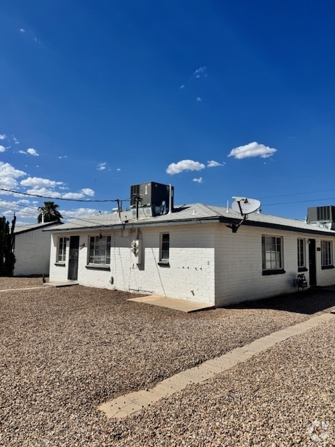 Building Photo - 2620 1/2 E Glenn St Rental