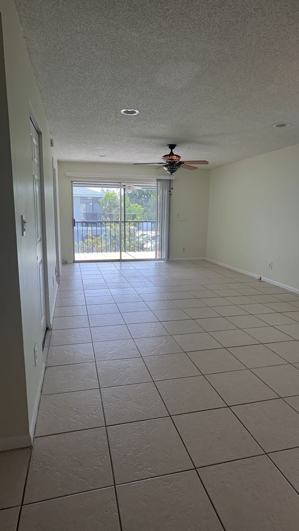 Building Photo - 905 Southridge Rd