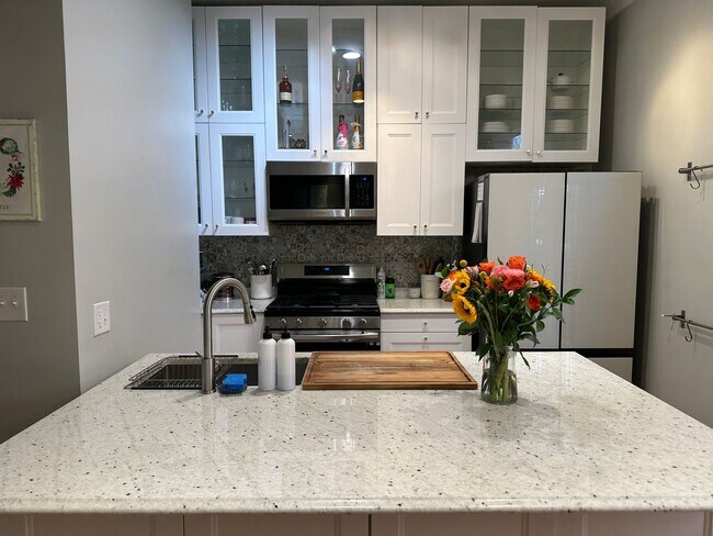 Photo - 3 Bedroom 1.5 Bath Condo in Shaw Neighborhood, Backyard, Recently Renovated, Fabulous Modern Feat...