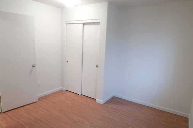 Photo - Fontana Duplexes Unit 4985