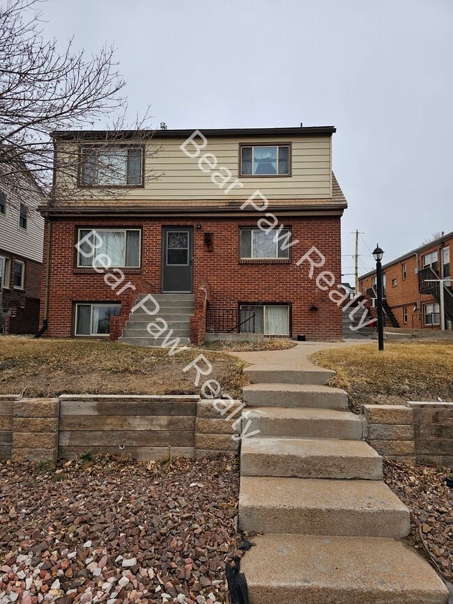 Building Photo - 708 W 1st Ave Unit Apt 3