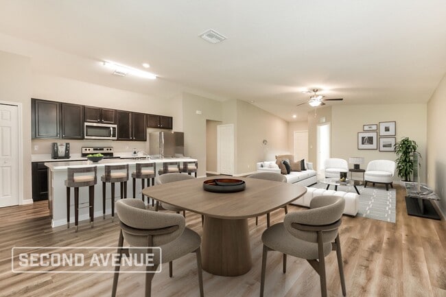 Photo - 494 Hoffer St