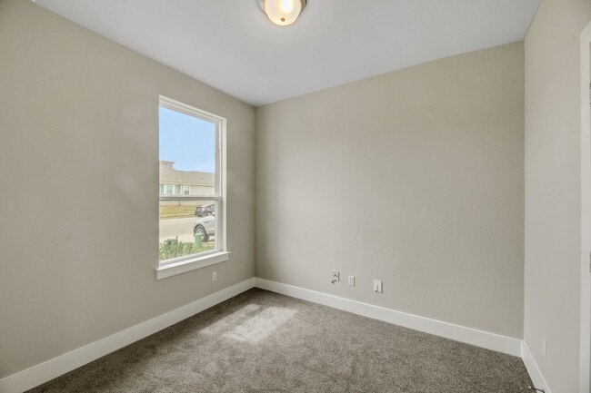 Photo - 3308 Bristol Motor Pass