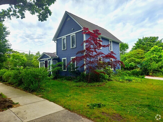 Building Photo - 556 Lagrange St Rental