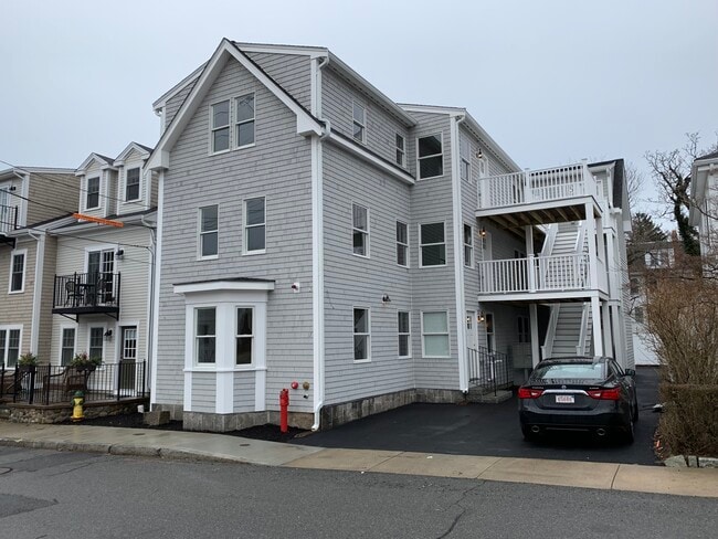 17 Howland St Unit 2