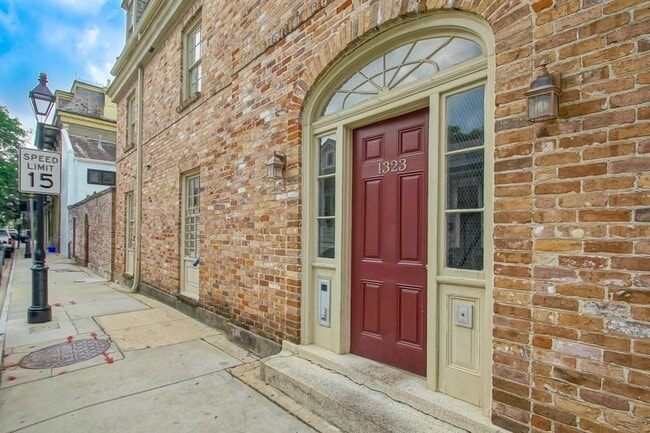 Building Photo - 1323 Dauphine St Unit 3