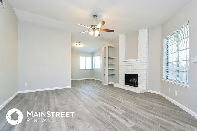 Photo - 2389 Los Feliz St