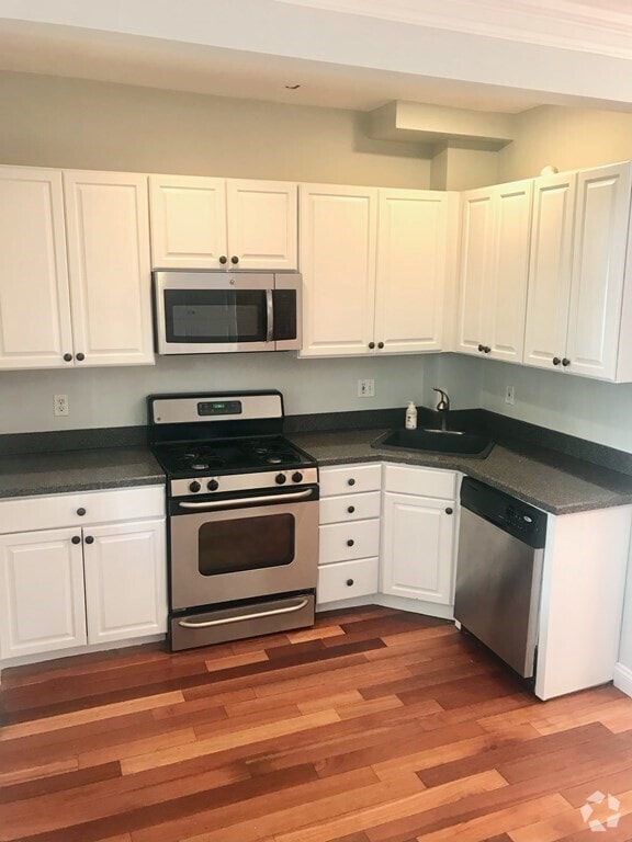 Building Photo - 4 Colebrook St Rental