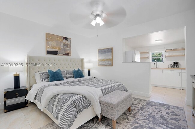 975 SW 10th St Unit 3