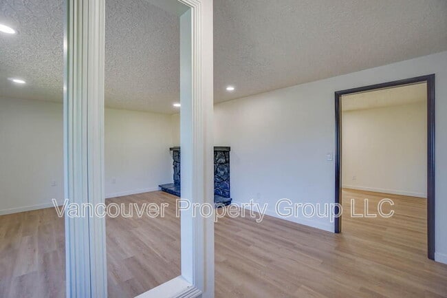 Photo - 10205 NE 27th Cir