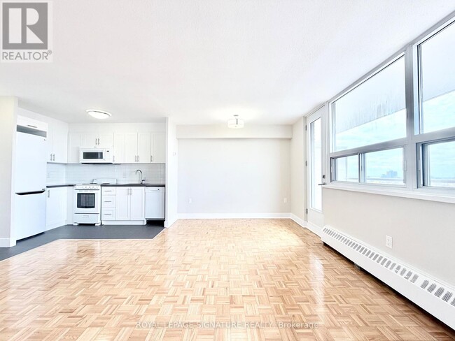 Photo - 1500 Bathurst St Unit 1103