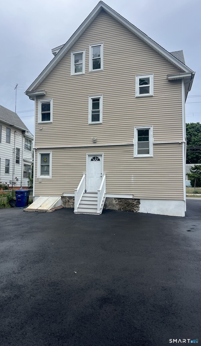 Photo - 137 Hollister Ave