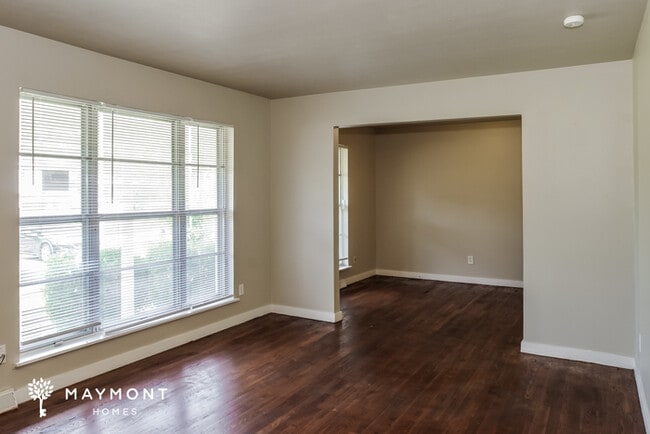 Photo - 2421 Redmont Rd NW