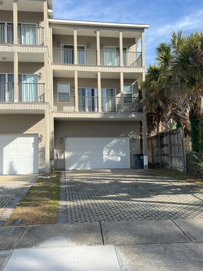Building Photo - 1147 N Bayshore Dr Rental