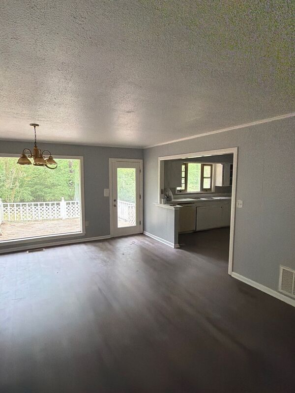 Photo - 415 Sylvan Trail