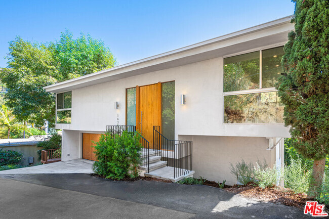 Building Photo - 1636 Haslam Terrace Rental