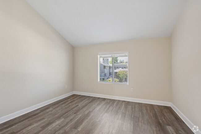 Sierra Peak 2BR, 2BA - 1,032SF - Primary Bedroom