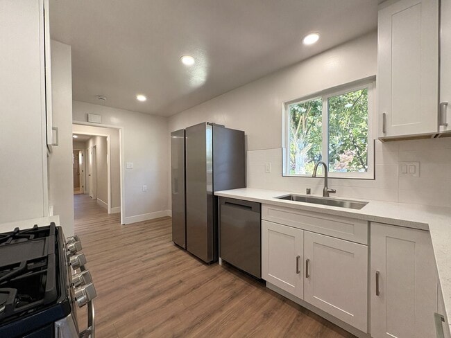 Building Photo - Newly Remodeled Single Family Home in Los ...