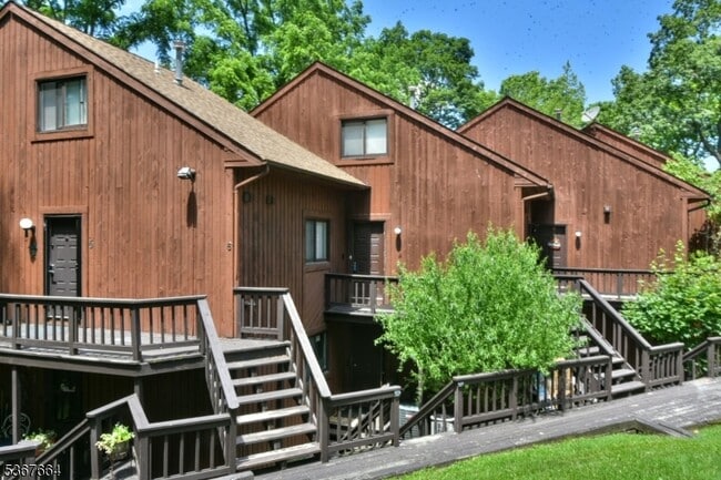 Building Photo - 2 Davos Dr Unit 4-4 Rental