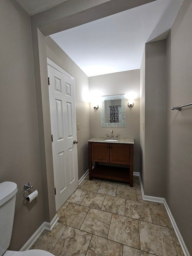 Photo - 600 Hawthorne Ln
