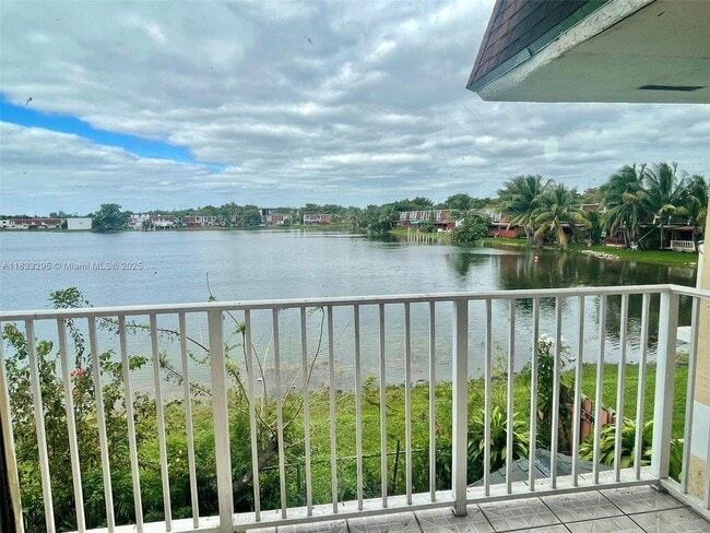 Building Photo - 310 NW 107th Ave Unit 208-208 Rental