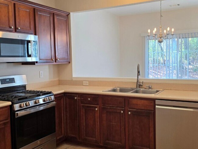 Photo - 2378 Fairlie Dr