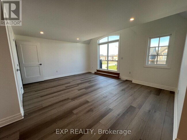 Photo - 7532 Splendour Dr