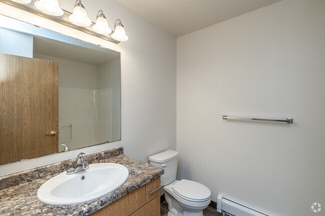 3BR, 2BA - 1,160SF - Second Bathroom
