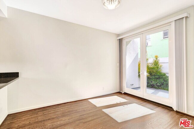 Photo - 811 21st St Unit 3