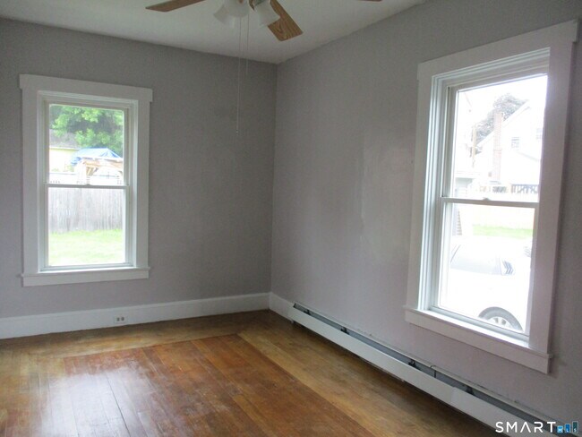 Photo - 105 Woodstock Ave