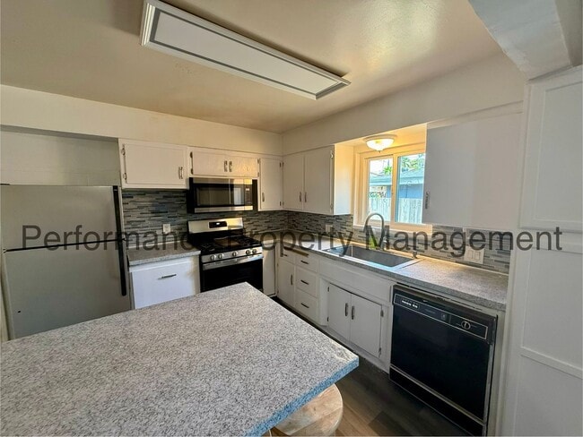 Photo - 5424 Le Conte Ave