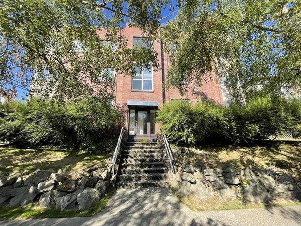 Denny Apartments