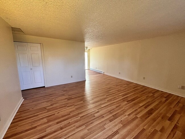 Photo - HOLM-4192SW17 Unit 1