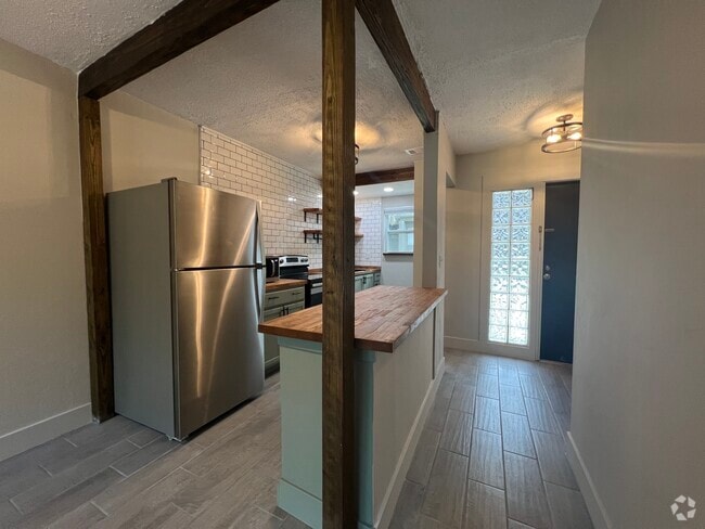 Building Photo - 711 SW 75th St Unit 102 Rental